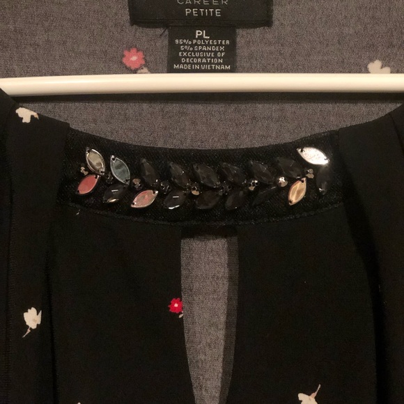 Liz Claiborne Career Black Floral Jeweled Keyhole Neck Blouse Petite Large - Picture 4 of 6
